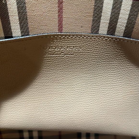 Beautiful tan leather Burberry large zipper tote shoulder bag w check interior - Picture 13 of 15